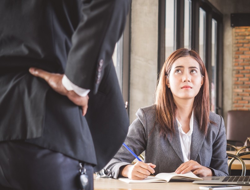 színes munkahely stressz szorongás