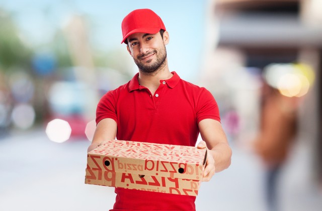 A futárok 80 százaléka evett már bele a kiszállított ételbe az USA-ban