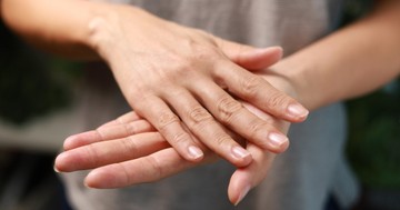 Melanómás köröm - ilyen elszíneződésre figyeljen