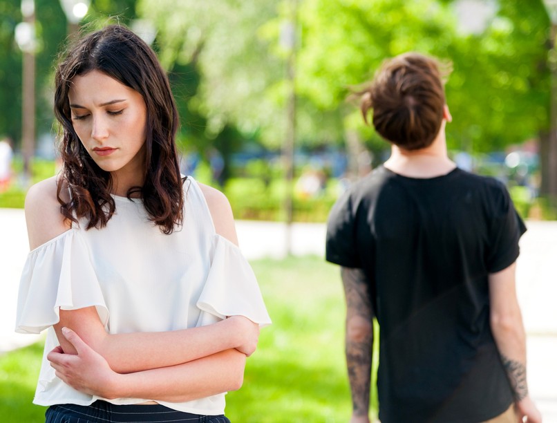 zaklatás, utcán, nő, férfi, szorongás