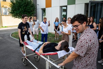 A 21 Nő az egészségügyért alapítvány mentorált diákjainak a látogatása a Heim Pál Országos Gyermekgyógyászati Intézetben.