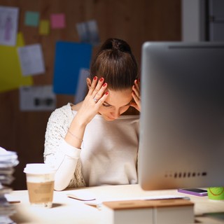 Szorongó alkat, mindenen stresszel? Ezek az alapvitaminok segíthetnek című cikk nyitóképe