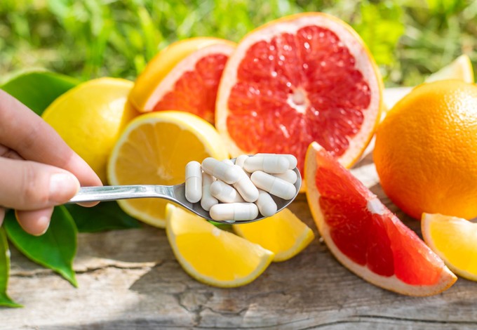 A jobb hatás miatt egy bizonyos napszakban veszi be a C-vitamint? Szinte biztos, hogy rosszul teszi! című cikk nyitóképe