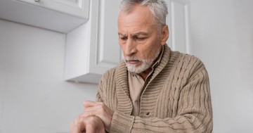  Parkinson-kór: gyakran nem remegéssel kezdődik – ezekre a tünetekre figyeljen 