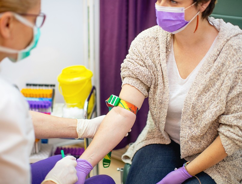 koronavírus, covid-19, ellenszer, gyógyszer, véradás