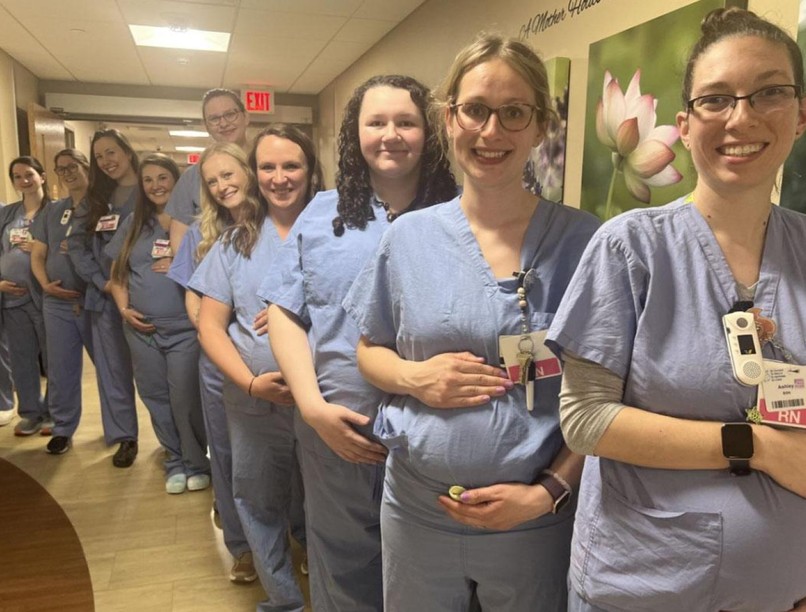 egyszerre lettek terhesek szülészet növérek