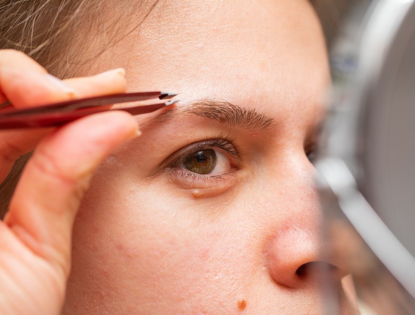 szemöldök, szedés kiesés oka