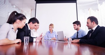  Mit jelent a pszichológia szerint az, ha szótlannak tűnnek a kollégák a megbeszéléseken? 