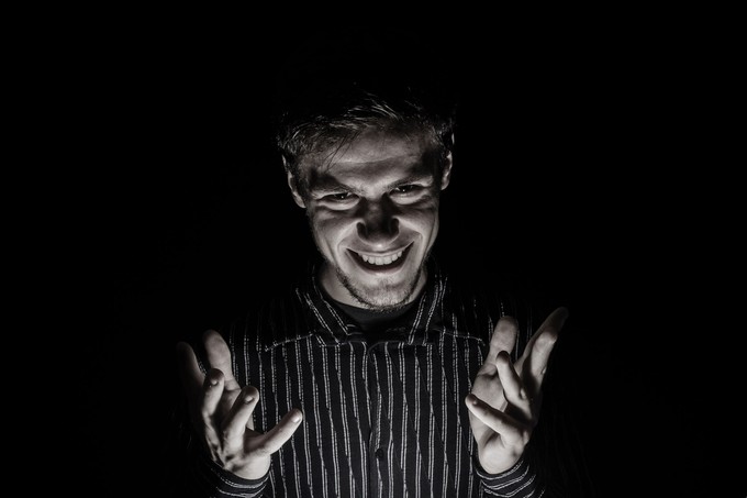 A sötét triád a hétköznapokban: így jelenik meg a mindennapi viselkedésben című cikk nyitóképe