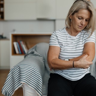 Zsibbadás, bizsergés a végtagokban: ártalmatlan, vagy komoly betegség tünete? című cikk nyitóképe