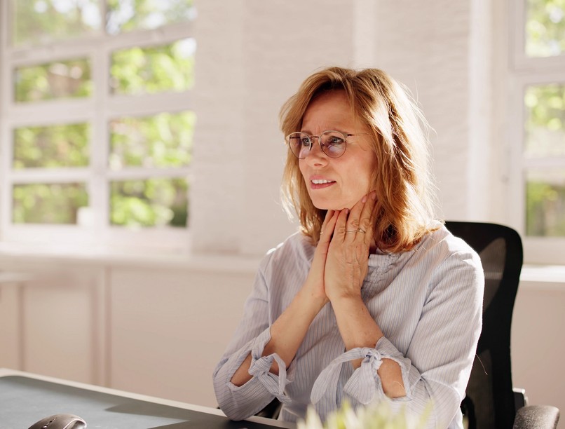 torokkaparás torokfájás rekedtség pajzsmirigyrák tumor