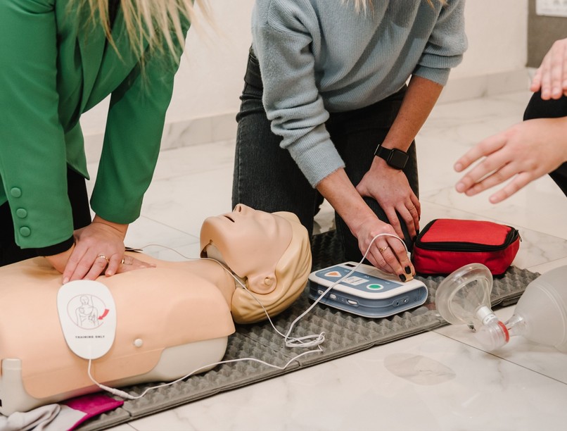 újraélesztés életmentés defibrillátor Újraélesztés Világnapja