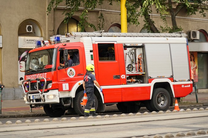 Hét tűzoltó megsérült a viharkárok felszámolása közben című cikk nyitóképe