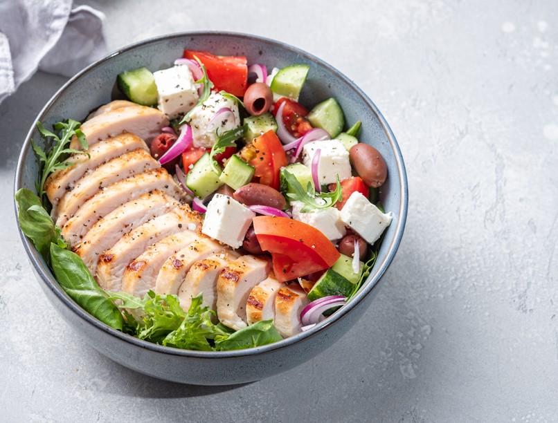 grillezett hús, fogyókúrás étel, görög saláta