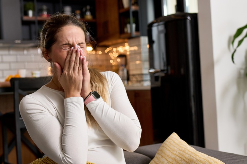 Tüsszög, és az orra is sokszor folyik a lakásban? Ebből tudhatja, hogy poratka okozza