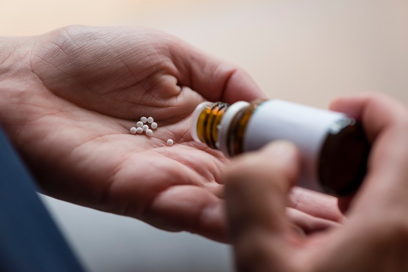 Homeopátia: erős mérgeket is használnak alapanyagként a szakember szerint