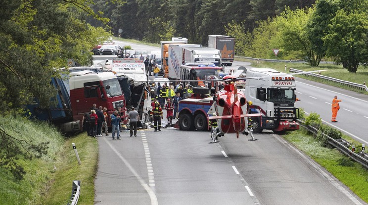 Magyar buszbaleset Szlovákiában:  4 sérültet már a miskolci kórházban ápolnak