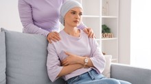 Túl fiatalnak tartották a mellrákhoz – 26 évesen derült ki, hogy a daganat már a nyirokcsomóit is elérte című cikk nyitóképe