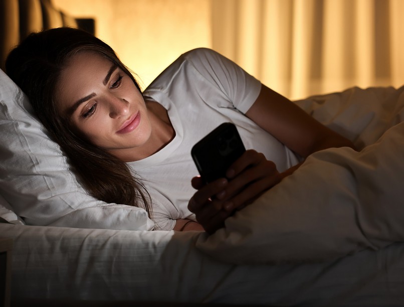 alvászavar mobil elalvás előtt