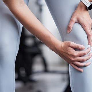 Sportolás közben megsérült a térde? Ezek a kezelések segíthetnek című cikk nyitóképe