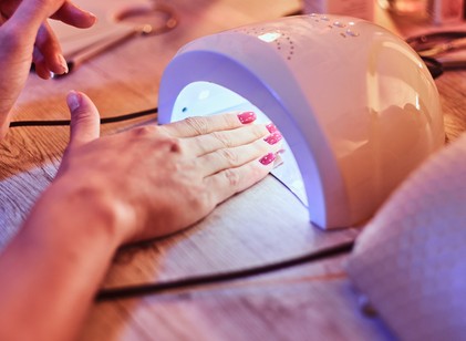 Valóban rákot okozhat a géllakhoz használt UV lámpa? című cikk nyitóképe