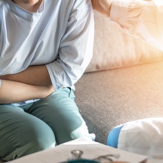 Erős hasi fájdalmaim vannak, mi okozza? Az orvos válaszol című cikk nyitóképe