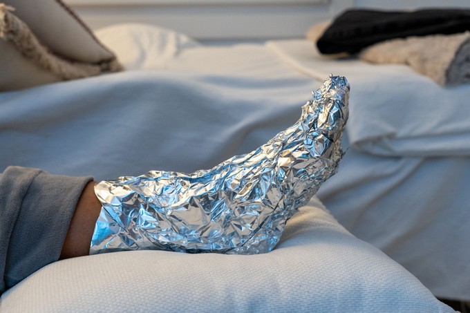 Ezért tekerik be alufóliával most sokan a lábfejüket, mielőtt kimennének a hidegbe című cikk nyitóképe