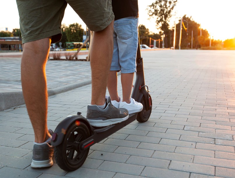 elektromos roller baleset fejsérülés hírek