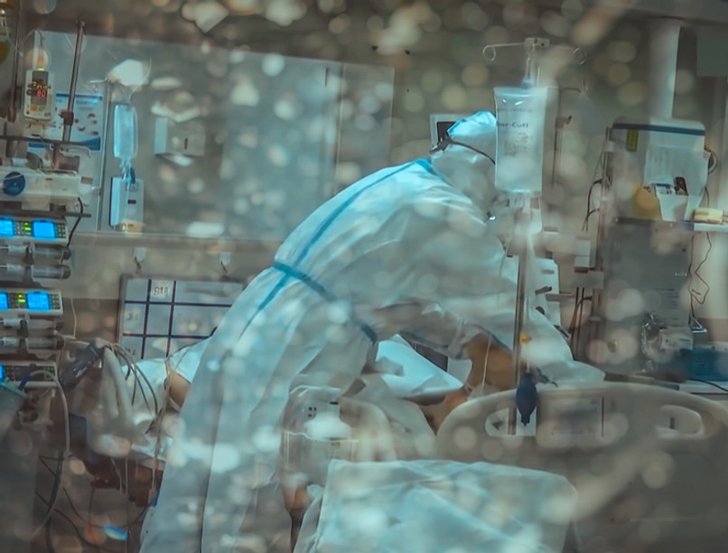 Covid-19, koronavírus, omikron, kezelése, tünetei