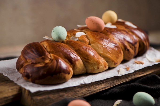 Recept: foszlós és puha húsvéti kalács mandulaliszttel című cikk nyitóképe