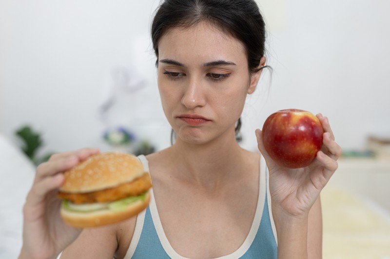 Ha tudjuk, hogy mi egészséges, miért elcsábulunk el mégis?