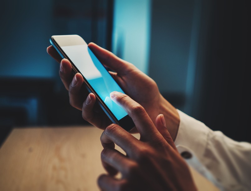 Breadcrumbing, kenyérmorzsaszórás, érzelmi manipuláció