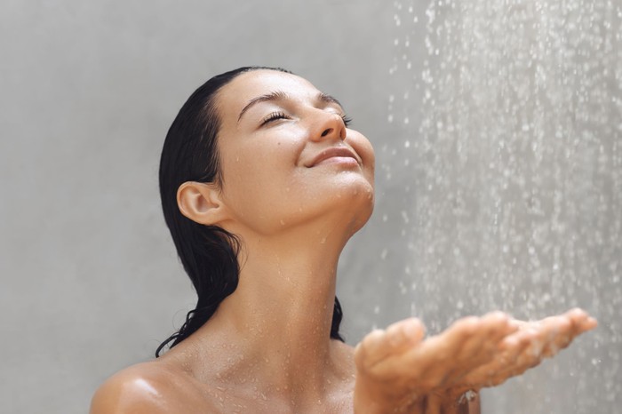 Három apró lépés zuhanyzás előtt, melyet sokan kihagynak, pedig igen fontos lenne