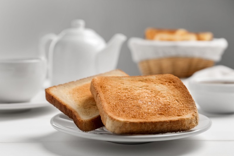 Vaj helyett ezt tegye a pirítósra – finomabb, mint gondolná, és közben a szívét is védi