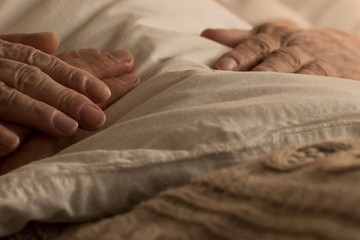 Kit kell értesíteni, ha rátalálunk otthon az élettelen hozzátartozónkra? Az orvos válaszol