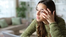 Kisbabám véletlenül belekapott a szemembe, melyet el is láttak az orvosok - le kell most ragasztani? Az orvos válaszol     című cikk nyitóképe