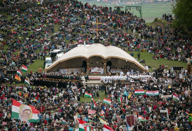 Vírusgóc lehet a csíksomlyói búcsú: 22 ezer látogató is összegyűlhet