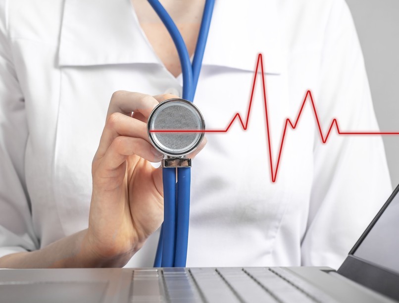 szívinfarktus figyelmeztető tünet mellkasi fájdalom szívroham hányinger