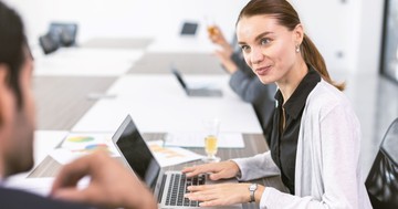  Mit jelent, ha valaki beszéd közben elfordítja a tekintetét? Így olvashatja ki az igazat mások pillantásából 