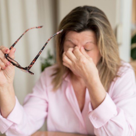 10 percre megvakultam a jobb szememre, majd utána szürke darabok úsztak a szememben - merre induljak el? Az orvos válaszol című cikk nyitóképe