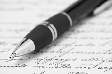 Parkinson-kór korai jelei: még a kézremegés előtt utalhat rá a kézírása