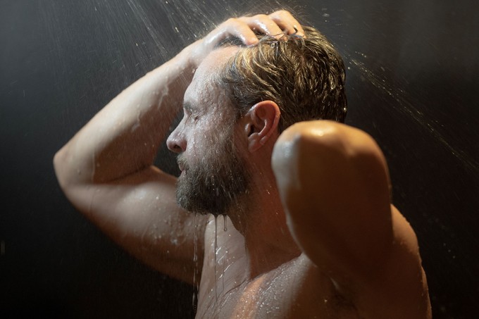 Ezért választják egyre többen azt, hogy sötétben zuhanyoznak című cikk nyitóképe