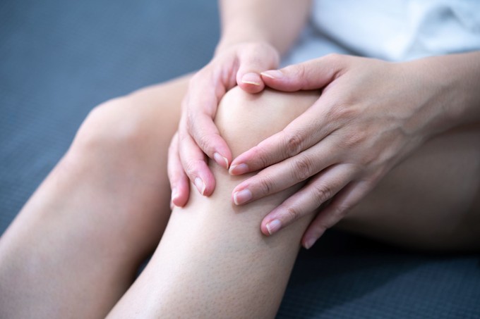 Térdfájdalom – mit lehet kezdeni a túlterhelés okozta fájdalommal? című cikk nyitóképe