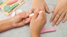 Műkörmözéstől károsodott körmök: 30 perc alatt csodákra képes a  japán manikűr! Így működik című cikk nyitóképe