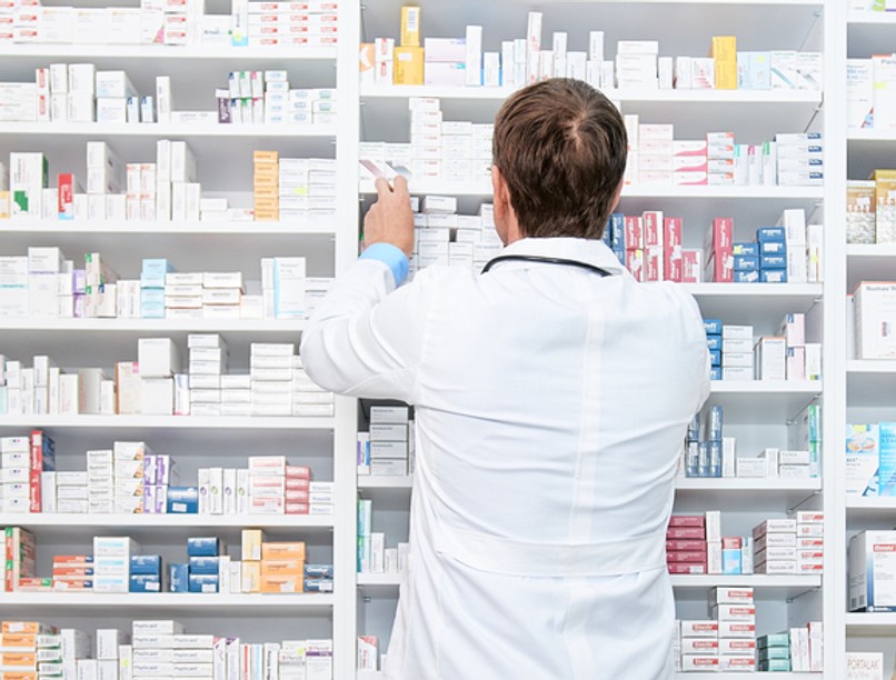 gyógyszerész, gyógyszertár parika