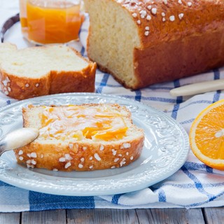 Húsvéti recept: puha mandulás kalács házi narancsmártással című cikk nyitóképe