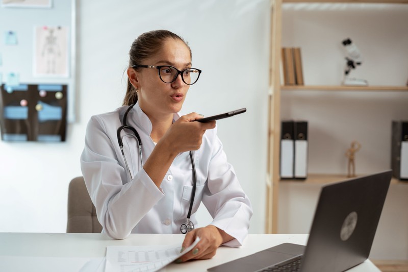 Elég lesz megszólalnia – a mesterséges intelligencia már a hangunk alapján kiszűrheti a rákot