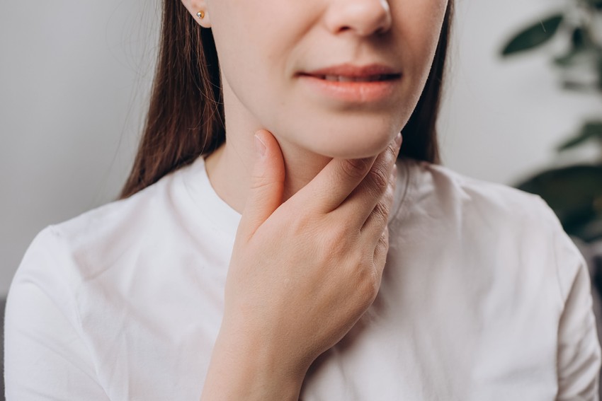Ha valaha is volt gyomorégése, tudja, hogy a kellemetlen égő érzés a mellkasában és a torkában nem szórakoztató tünet. Ráadásul, ha nem kezelik, egy sor szövődményt okozhat.
