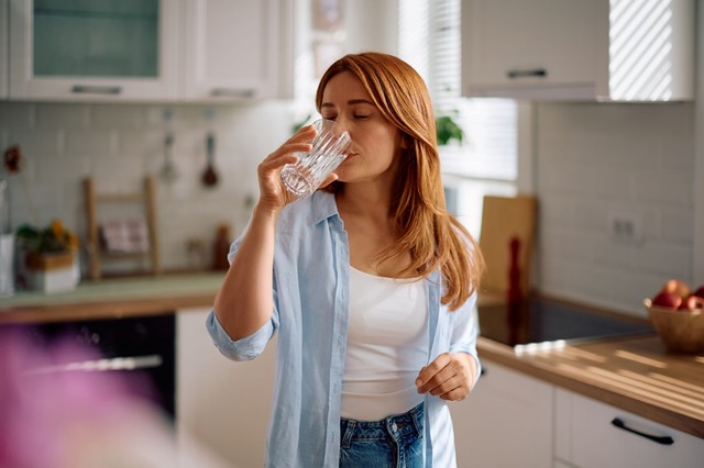 Nem citrom, nem gyömbér – egyre többen teszik ezt a reggeli italukba