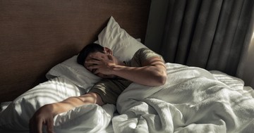  Ez a téli szokás egészségesnek tűnik – ám valójában megnehezíti az alvást 